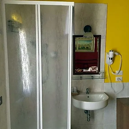 Aline Hotel
